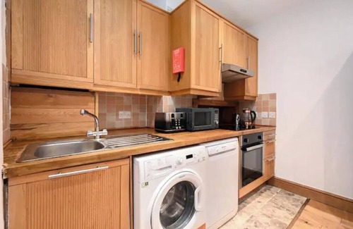 Earl's Court Apartment | Cozy 2 Bedroom Duplex in Earls Court.