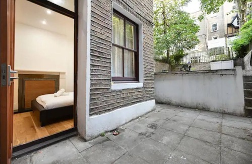Earl's Court Apartment | Cozy 2 Bedroom Duplex in Earls Court.