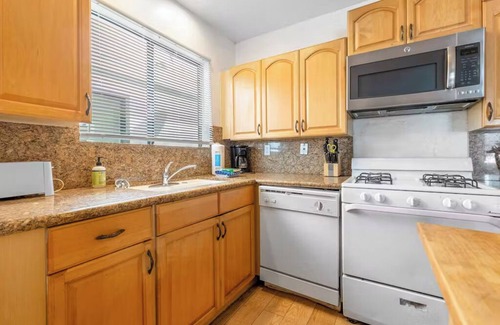 West Newport Apartment | Cozy 2-Bedroom Getaway