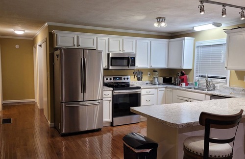 Mount Sterling House | Cozy 2 bedroom home with free covered parking