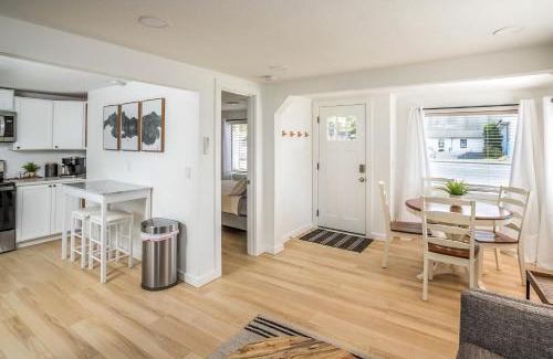 Seaview House | Cozy 2 Bedroom Home, Private Backyard with Hot Tub