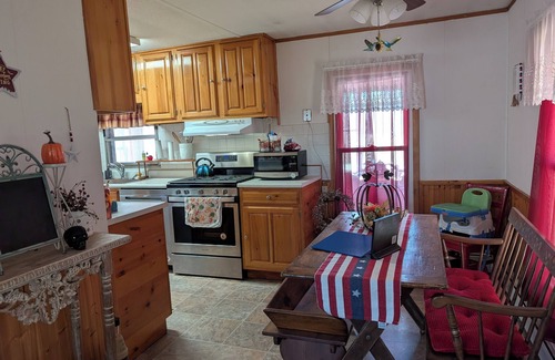 Salem House | Cozy 2-bedroom home Salem NY. close to Saratoga, Lake George NY & Vermont, AC