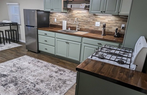 Beach Park House | Cozy 2 bedroom home with a study.