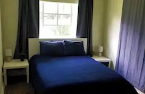 Harlandale House | Cozy 2 Bedroom Home - Mins from Downtown & Pearl