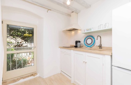 Veli Losinj House | Cozy 2-Bedroom House, Ideal for 4