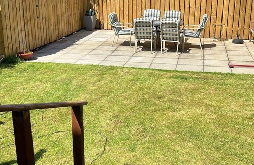 Gilmerton Apartment | Cozy 2-bedroom house in quaint Edinburgh with WiFi
