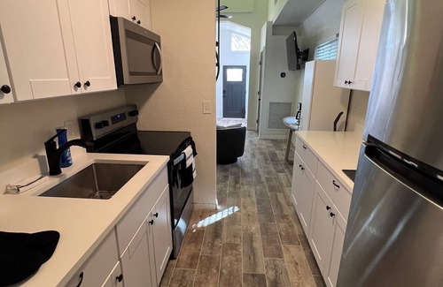 Clermont Condo | Cozy 2-bedroom Loft- Pool, Pickle Ball, B-ball, Theme Parks and More Clermont