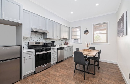 North Bergen Apartment | Cozy 2-bedroom minutes to Manhattan/Times Square/Central Park