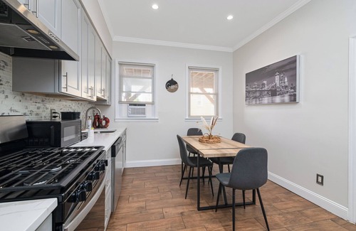 North Bergen Apartment | Cozy 2-bedroom minutes to Manhattan/Times Square/Central Park
