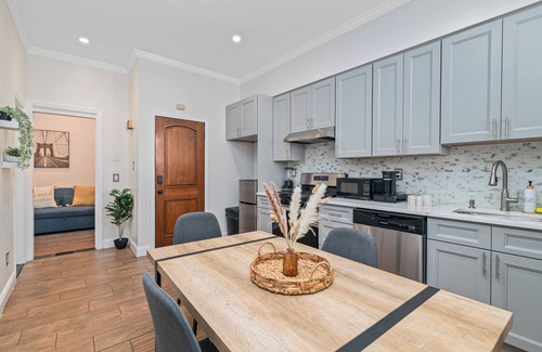 North Bergen Apartment | Cozy 2-bedroom minutes to Manhattan/Times Square/Central Park