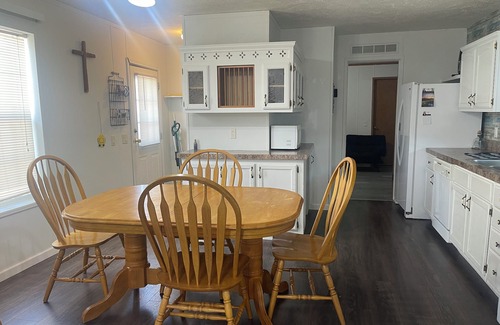 Knoxville House | Cozy 2-bedroom mobile home in Knoxville