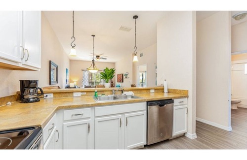 Bahama Bay Condo | Cozy 2-Bedroom Resort-style Condo