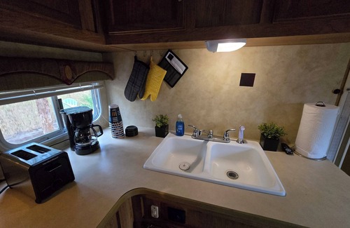 Fellowship House | Cozy 2-bedroom RV in Ocala, 15min from Word Equestrian. 5mn Rainbow Park River.