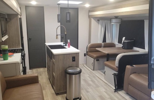 Steinhatchee House | Cozy 2-bedroom RV with AC, WiFi in delightful Steinhatchee