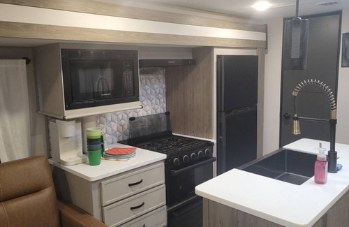 Steinhatchee House | Cozy 2-bedroom RV with AC, WiFi in delightful Steinhatchee