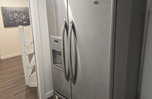 Chestermere Apartment | Cozy 2-Bedroom Suite: 5 Minutes Walk To Chestermere Lake