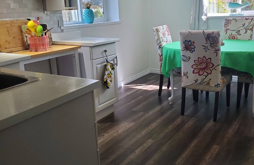 Sidney Apartment | Cozy 2 bedroom suite