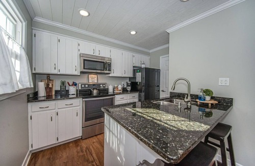 Valley Falls House | Cozy 2 bedroom Townhome in Spartanburg, SC