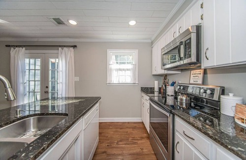 Valley Falls House | Cozy 2 bedroom Townhome in Spartanburg, SC