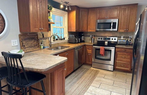 Riverside House | Cozy 2-bedroom, 1-bathroom house in beautiful East Providence/Riverside.