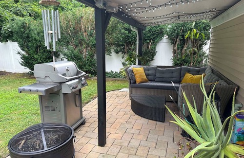 Riverside House | Cozy 2-bedroom, 1-bathroom house in beautiful East Providence/Riverside.