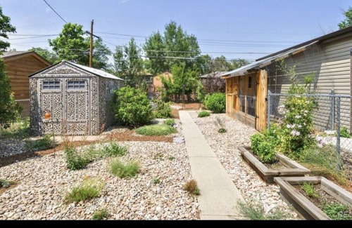 Aurora House | Cozy 2 Bedroom w/ Necessities Provided