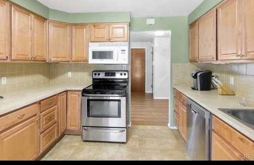 Aurora House | Cozy 2 Bedroom w/ Necessities Provided