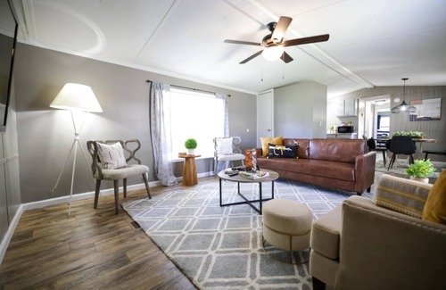 Geneva House | Cozy 2-BR 2BA mobile home with AC and WiFi in Friendly Place Geneva