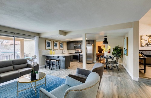 Green Valley North House | Cozy 2 master suite pool house near strip and convention center
