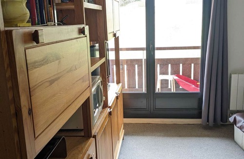 Les Adrets Apartment | Cozy 2-Room Cabin apt w/Balcony, Ski-In/Out, Close to Shops, Sleeps 6