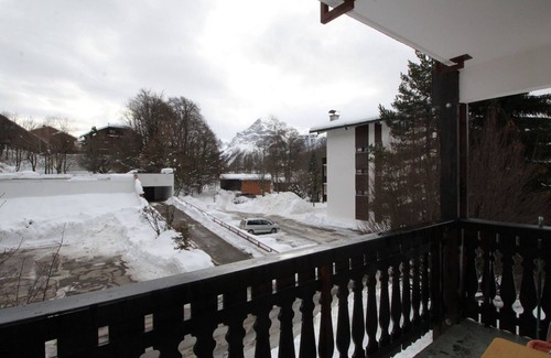 Les Carroz-d'Araches Apartment | Cozy 2-Room Apt for 4 - Ski Access, Balcony, Parking, Near Shops in Carroz