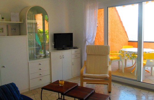 Poppino Apartment | Cozy 2-room apartment with balcony, garden and fantastic panoramic view