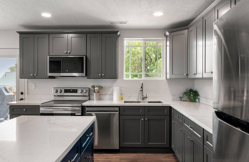 St. Charles Apartment | Cozy 2B/2B condo near Bear Lake