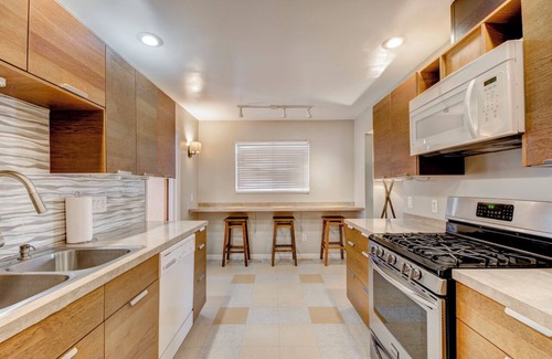 Highland Business Condo | Cozy 2bd/1ba Nob Hill home w/Garage & AC