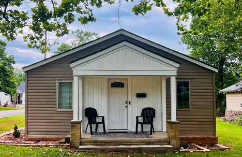 Mena House | Cozy 2BD 2BA in Mena Talimena Drive Wolf Pen Gap Parks Downtown Shops