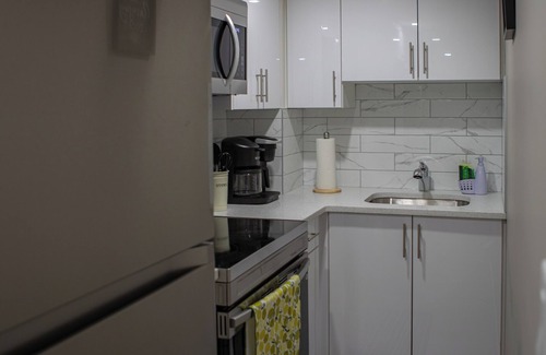 Calgary Apartment | Cozy 2BR/2BA Suite | 10 Mins to Airport | Private Entry & Kitchen