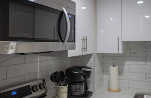Calgary Apartment | Cozy 2BR/2BA Suite | 10 Mins to Airport | Private Entry & Kitchen