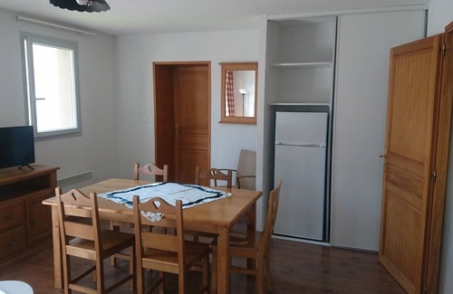 Peyragudes Apartment | Cozy 2BR Apartment for 6, Ski-In/Ski-Out, Mountain Views, Free Shuttle, Access to Spa, Peyragudes