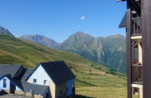 Peyragudes Apartment | Cozy 2BR Apartment for 6, Ski-In/Ski-Out, Mountain Views, Free Shuttle, Access to Spa, Peyragudes