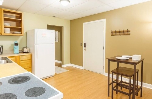 Morgantown Apartment | Cozy 2BR Apartment in the Heart of Morgantown-WVU