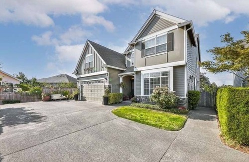 Auburn House | Cozy 2BR Auburn Suite: Comfort Meets Convenience!