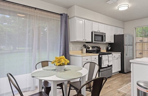 University Park Apartment | Cozy 2BR Comfort Near Texas A&M EV-Friendly