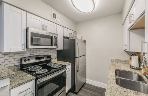 Arlington Apartment | Cozy 2BR Farmhouse Apt - Sleeps 8 - FREE Parking!