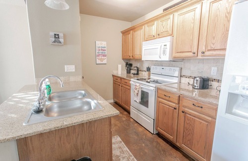 Lawton House | Cozy 2BR Home near Fort Still and Hospitals