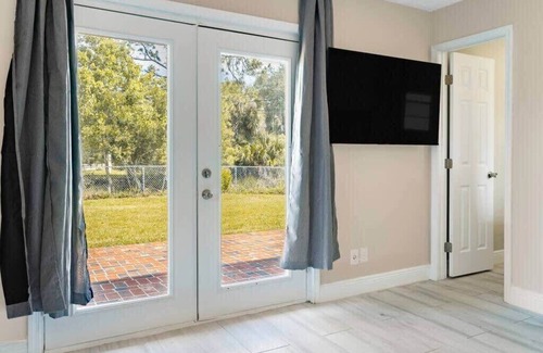 Highlands House | Cozy 2BR | King Beds | Parking | Near Attractions