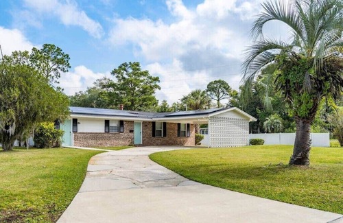 Highlands House | Cozy 2BR | King Beds | Parking | Near Attractions