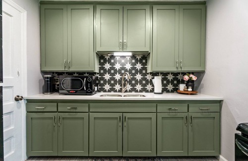 Midwest City House | Cozy 2BR near Tinker AFB with full kitchen and comfy living space — perfect for work or family stays