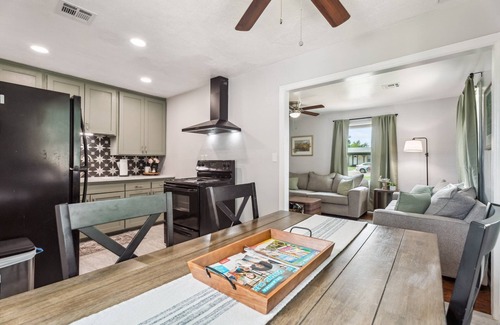 Midwest City House | Cozy 2BR near Tinker AFB with full kitchen and comfy living space — perfect for work or family stays