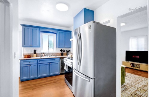 Alhambra House | Cozy 2BR Pet-Friendly Stay + Near DTLA #TravelSGV