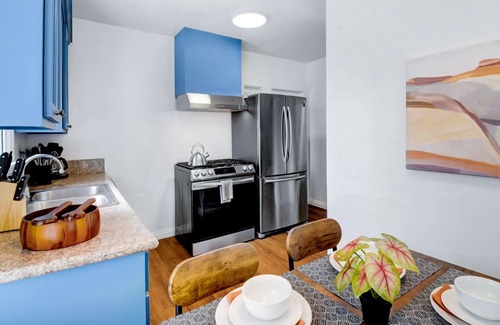 Alhambra House | Cozy 2BR Pet-Friendly Stay + Near DTLA #TravelSGV